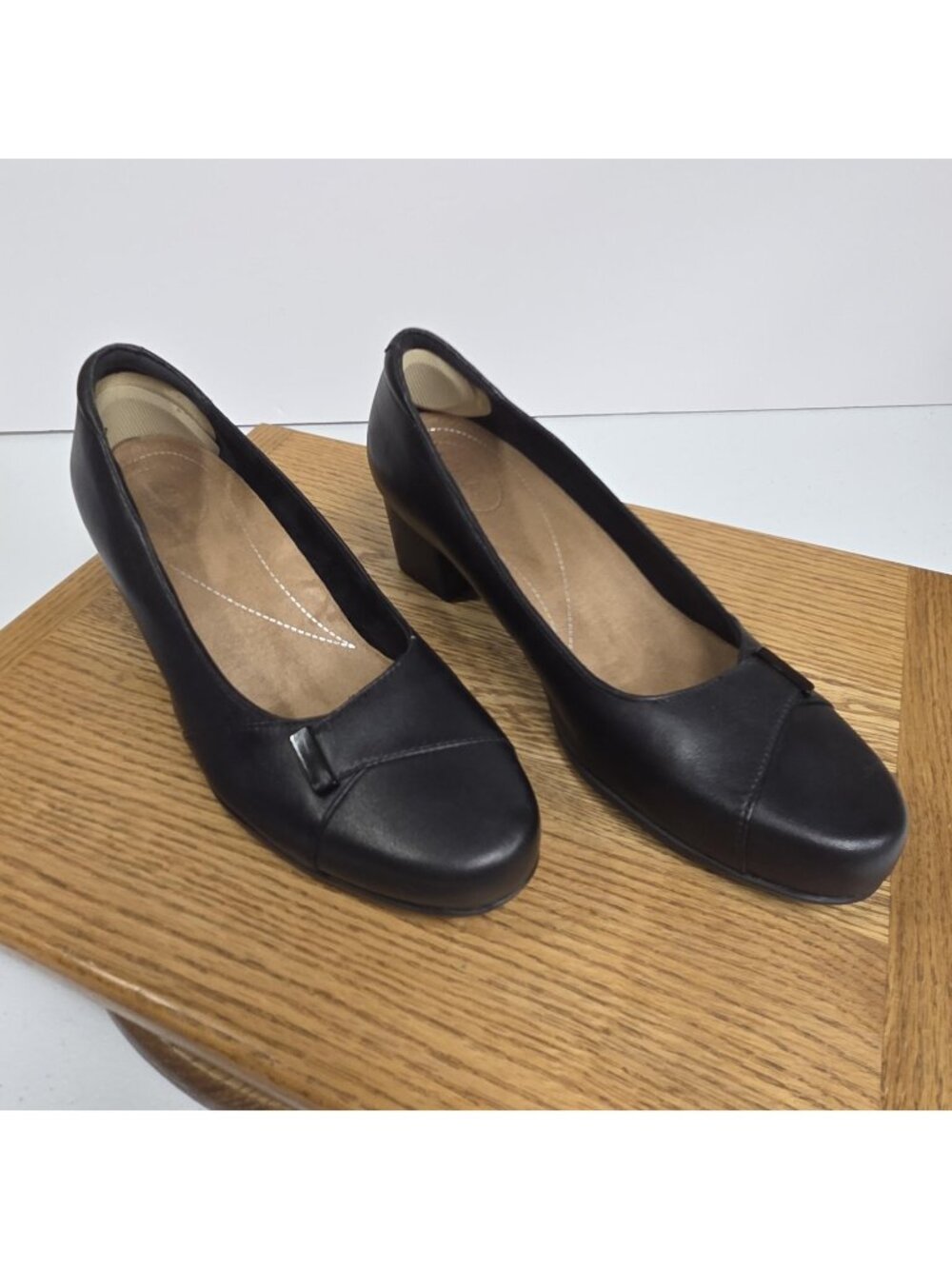 Clarks Shoes Womens Size 10 Black Leather Block Heel Comfort Slip On Office Work
